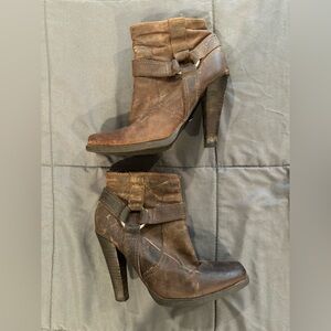 Guess leather ankle boot heels 7.5